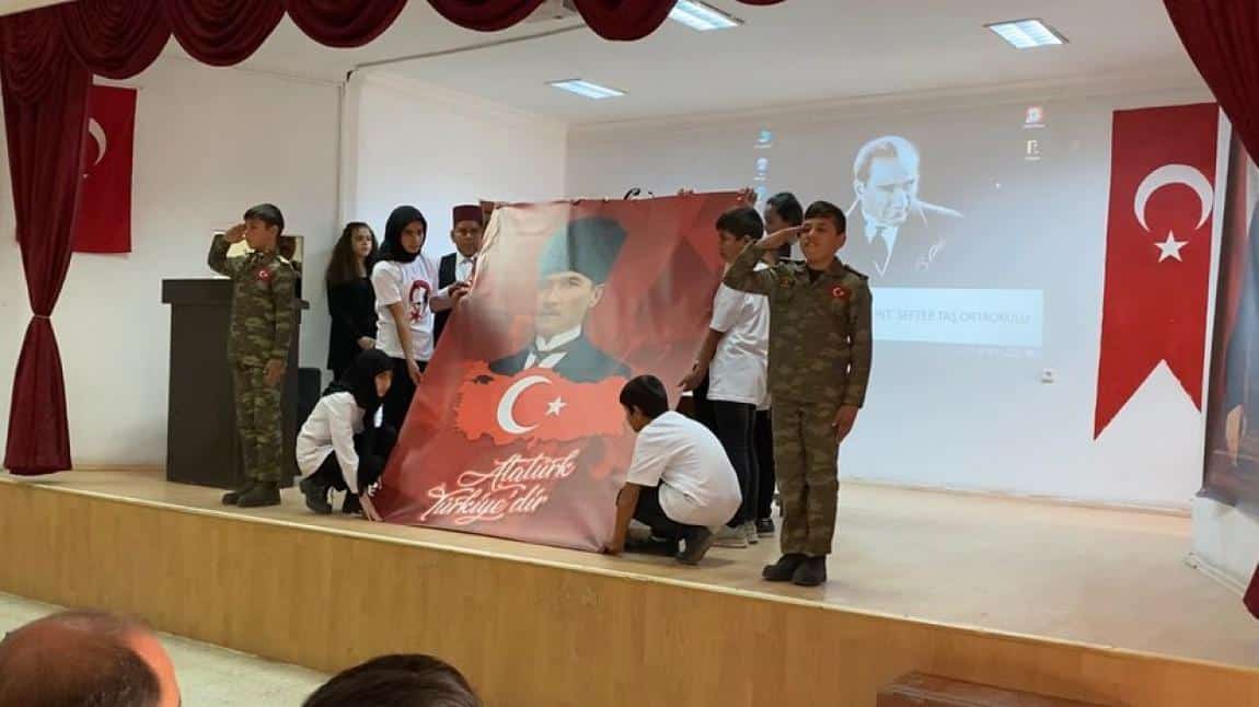 Türkiye Cumhuriyeti'nin kurucusu Gazi Mustafa Kemal Atatürk'ü saygı, sevgi ve minnetle anıyoruz.